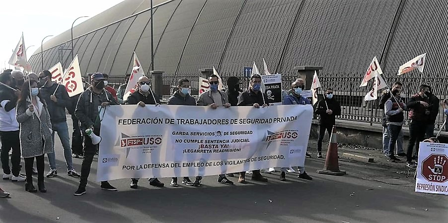 Concentración contra el despido de un delegado de USO en Huelva